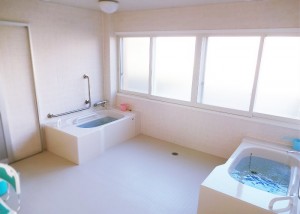 複合型サービス浴室